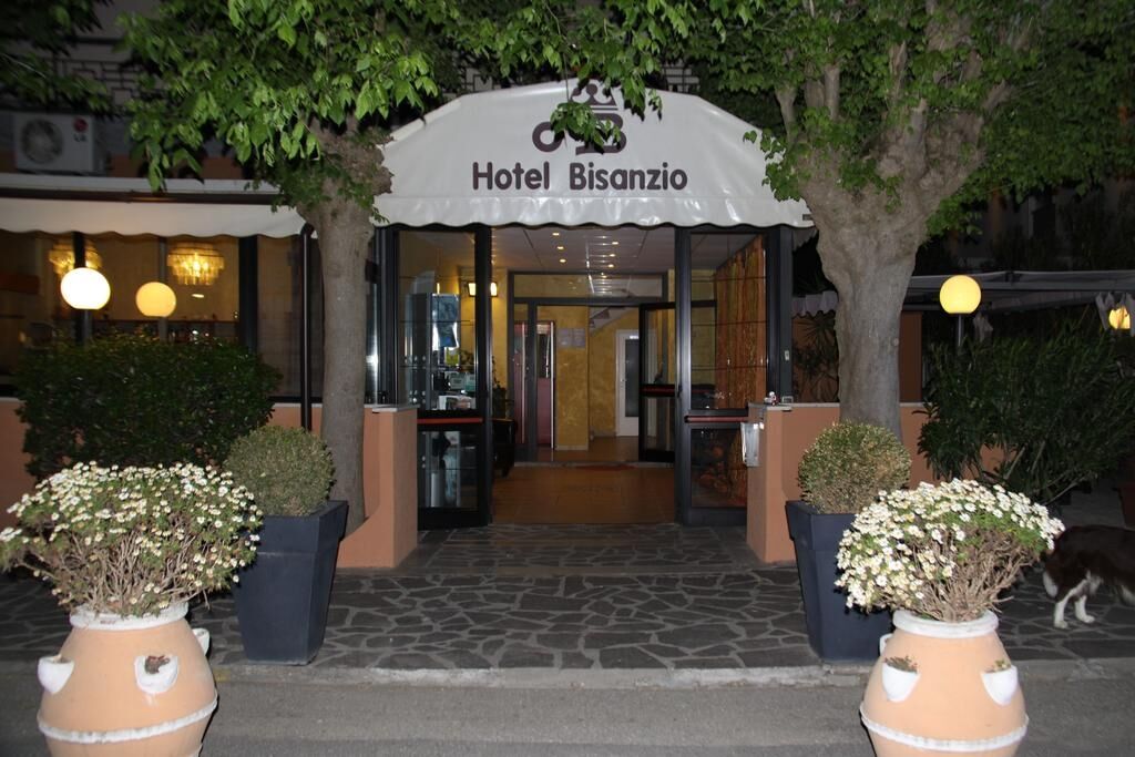 Hotel Bisanzio Cervia Exteriör bild