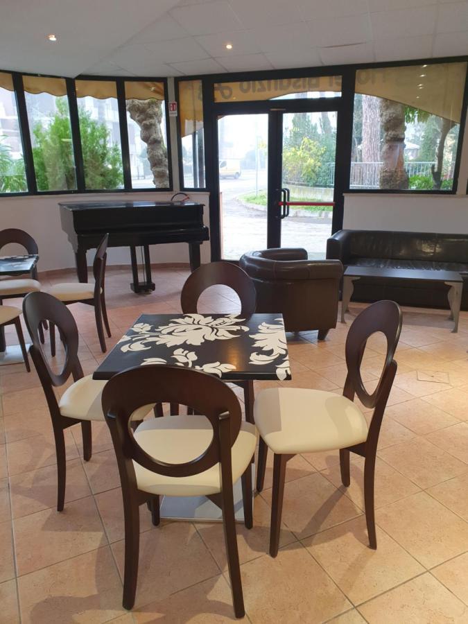 Hotel Bisanzio Cervia Exteriör bild